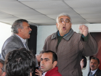 Gürsel tekin'e sandık protestosu