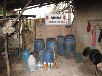 Adana'da beş ton sahte rakı ele geçirildi