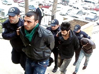 Hırsızlık zanlıları mobese'den kaçamadı