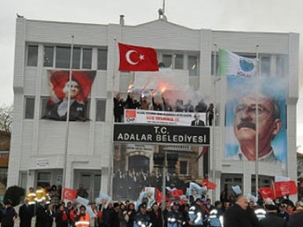 Adalar Belediyesi'ne operasyon