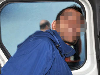 13 yaşındaki kızla arabada yakalandı