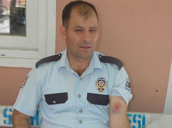 Alkollü sürücü polisi ısırdı