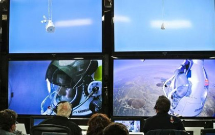 Felix Baumgartner’in Uzaydan Dünya’ya Tarihi Atlayışı ! (Video)