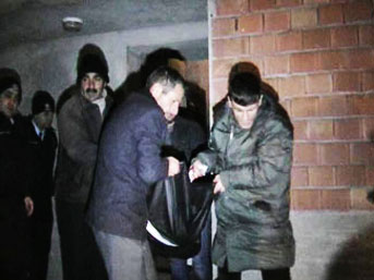 Babasının cesedini bodruma saklamış
