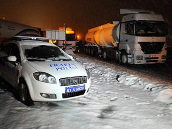 Ankara-İstanbul yönü ulaşıma kapandı