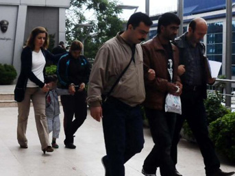 Annesiyle 'kader arkadaşı' oldu!