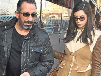 Eşini takip etmiyor