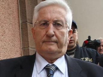 Çevik Bir: O çıktıysa ben neden içerideyim