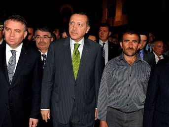 Başbakan şehit evinde!