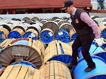Esrarengiz gemiden 313 ton patlayıcı çıktı!