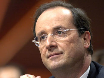 Hollande'ın uçağına yıldırım isabet etti