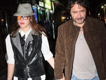 İlk kez ele ele