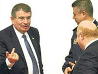 ‘Var bazı beyinsizler’
