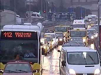 İstanbul'da yağmur trafiği!