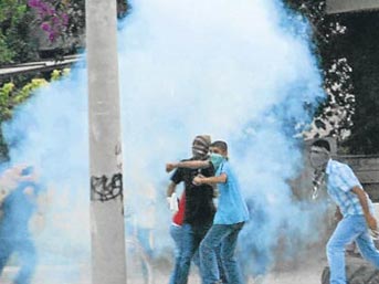İzinsiz gösteri yapan gruba polis müdahalesi