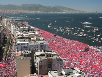 İzmir'de teröre lanet yürüyüşü