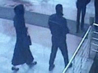 Emniyete kadın kıyafetiyle girdi, erkek çıktı