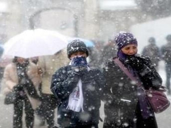 İstanbul'da geceye kadar kar ve tipi