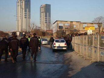 Kazlıçeşme'ye çıkan yollar trafiğe kapatıldı