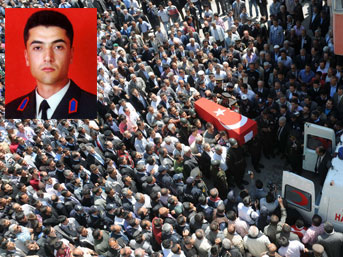 Üşüyen teröriste montunu vermiş