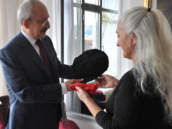 Kılıçdaroğlu'dan Cem Karaca'nın eşine ziyaret