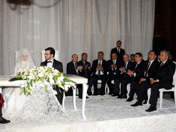 Bir nikah 8 bakan şahit