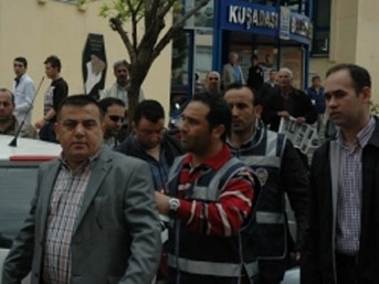 Kuşadası Belediyesi'ne operasyon