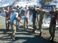 Askerlerin horon görüntüsü başlarına iş açtı