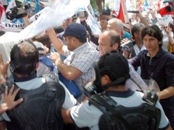 Mersin'de olay İstanbul'da yürüyüş