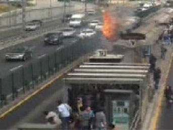 Metrobüste korkutan yangın
