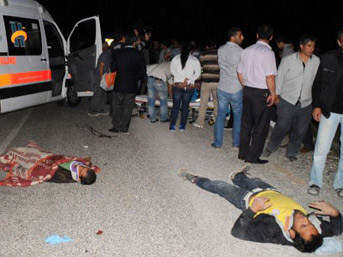 Kamyonet takla attı, işçiler savruldu...