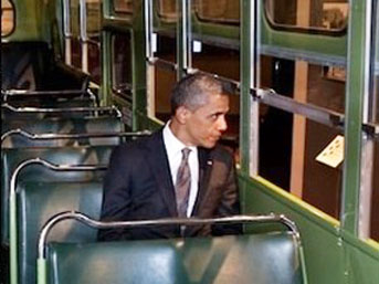 Obama, o koltuğa oturdu