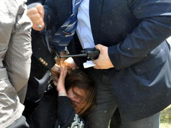 Kız öğrenciye tokat, yumruk, sürükleme