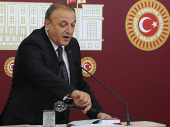 MHP'li Vural'dan, kamçılı basın toplantısı