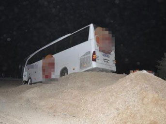 Karşılarına kum yığını çıktı: 29 yaralı