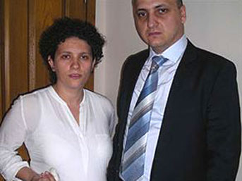 Savcı 5 aylık hamile kadının parmağını kırdı