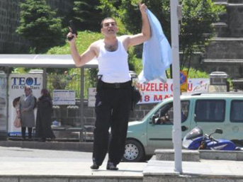 Cinnet ge�iren polis!