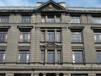 Galata Rum İlkokulu iade edildi