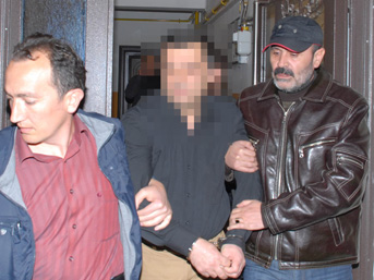 Karısının kalbine bıçak saplayarak öldürdü!