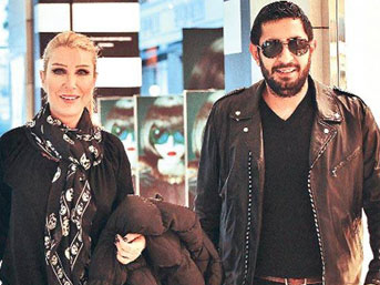 Otomobilinden yılan çıktı