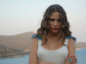 Serenay'dan sürpriz karar