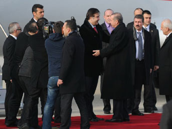 Türkleri elleriyle Erdoğan'a teslim etti