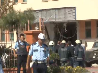 Sultangazi'de polis karakolunda patlama