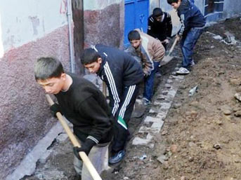 TEDAŞ istedi, mahalleli kazdı