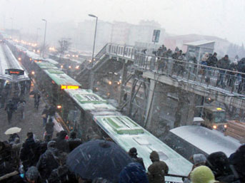 Flaş...TEM trafiğe kapandı