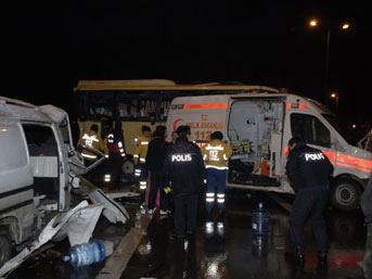 TEM savaş alanına döndü: 3 ölü, 30 yaralı