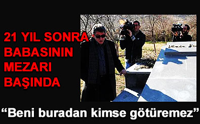 21 yıl sonra babasının mezarının başında