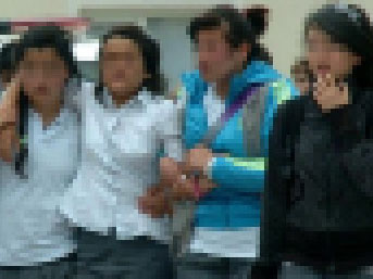 Liseli kızların erkek kavgası; 1 ölü