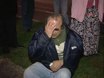 Yaralı oğluna değil, arabasına ağladı