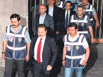 zahit-akman-polis.jpg